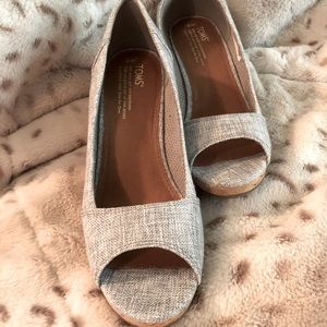NEVER WORN TOMS wedges!